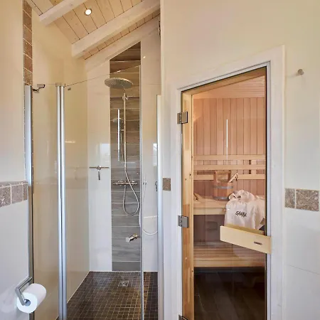 Luxuswellnesshaus Weitblick בית נופש *